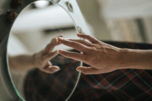 dca oltre lo specchio